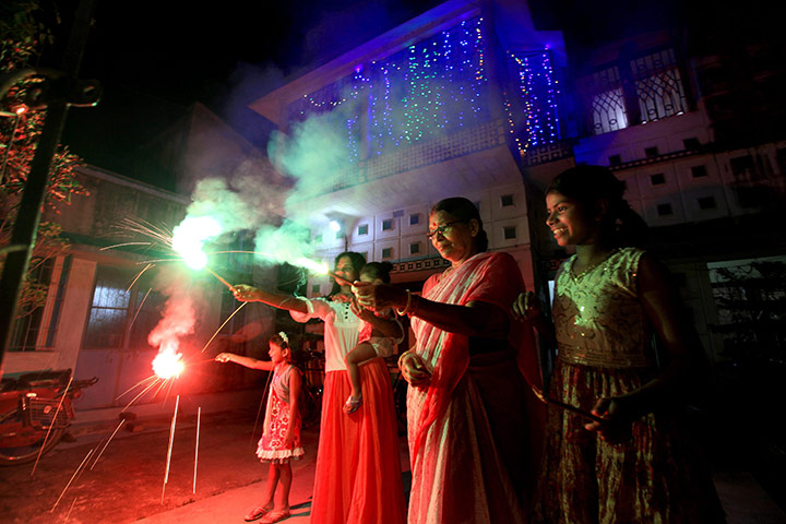 http://sparkingsnaps.blogspot.com/2013/10/diwali-festival-of-lights-and-color.html