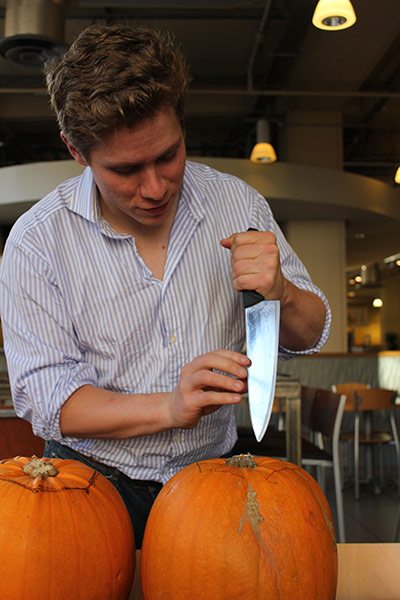 Halloween pumpkin carving: Halloween pumkin carving 2