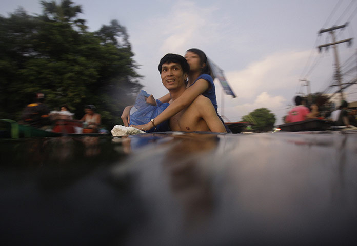 thailand flooding: floodwaters on the outskirts of Bangkok 