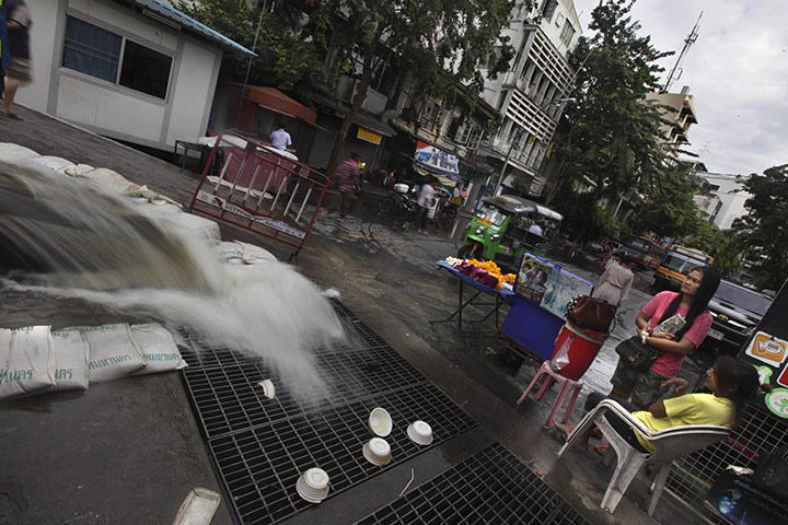 bangkok flooding: A street vendor