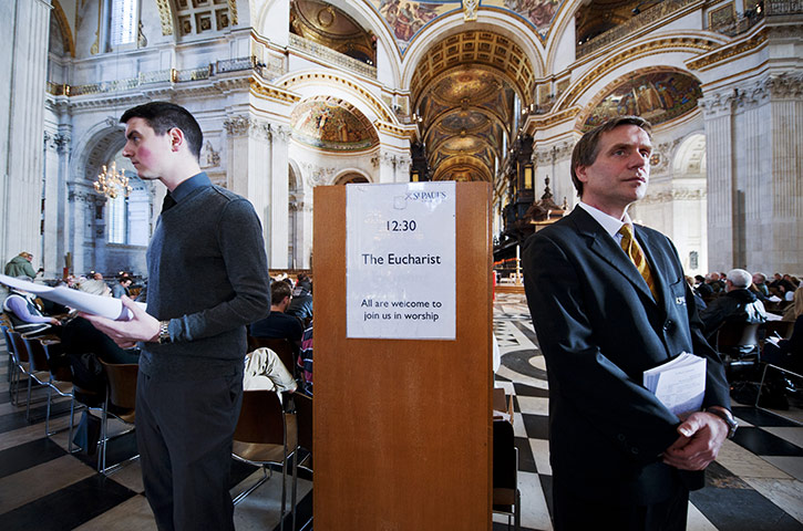 St Paul's Cathedral: Attendants in the cathedral