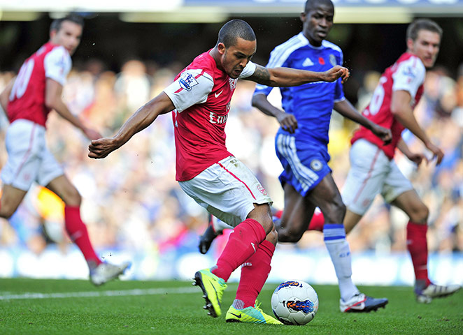 Premiership Roundup: Chelsea v Arsenal Walcott scores their third goal