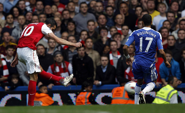 Premiership Roundup: Van Persie scores again to make it 5-3 to Arsenal