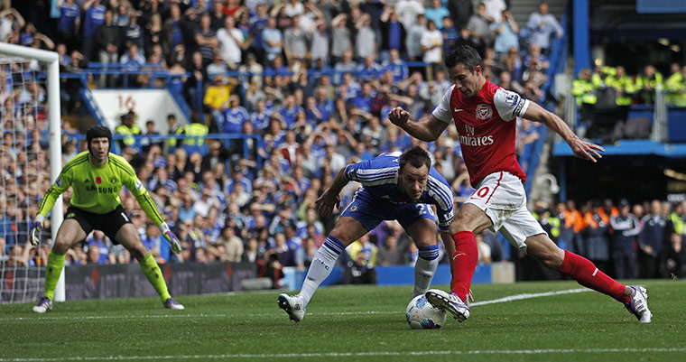 Premiership Roundup: Robin Van Persie takes on Chelsea's John Terry  