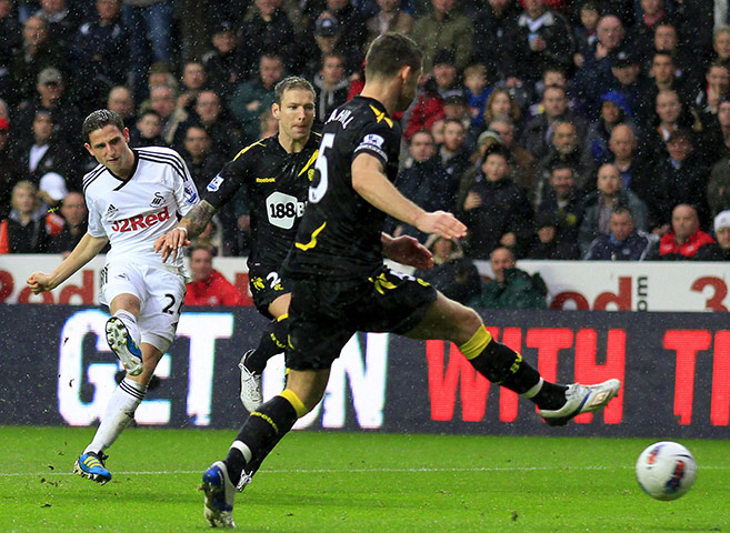 Premier League roundup: Joe Allen scores Swansea City's first goal