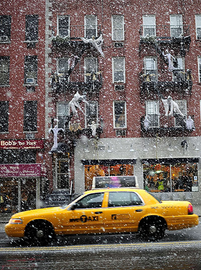 Snow comes early to New York 