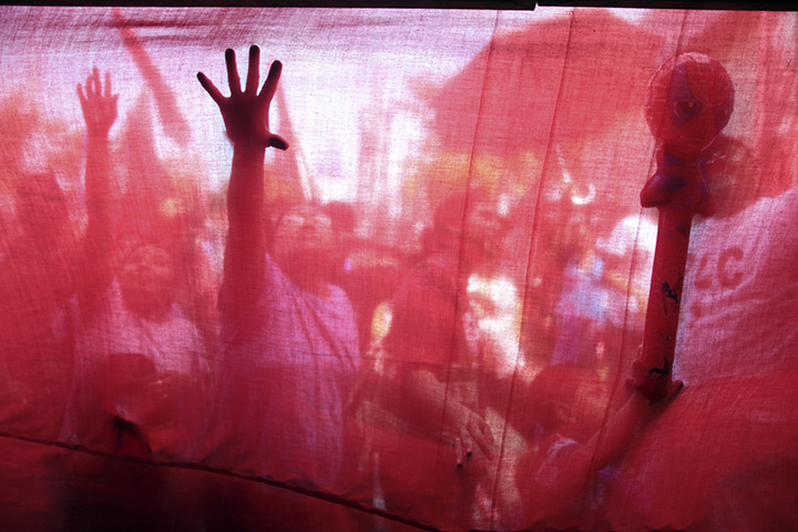 24 hours: Managua, Nicaragua: Supporters of Arnoldo Aleman, gesture 