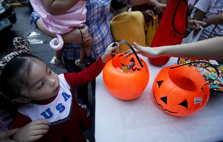 Halloween: Manilla, Philippines: Children participate in the Trick or Treat tradition