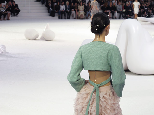 Chanel: cropped jacket