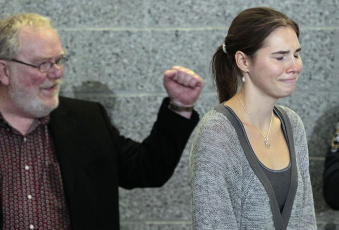 knox home: Amanda Knox makes an emotional arrival at her Seattle press conference