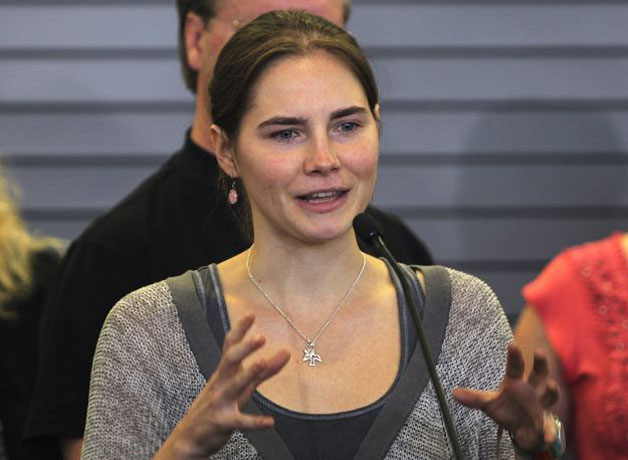 knox home: Amanda Knox gives a brief statement, thanking her supporters