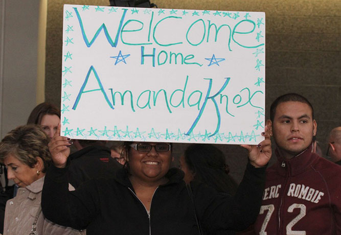 knox home: A supporter at Seattle airport holds a welcome home banner for Amanda Knox