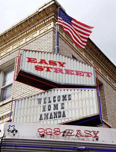 knox home: A sign welcoming Amanda Knox home at Easy Street record store in Seattle