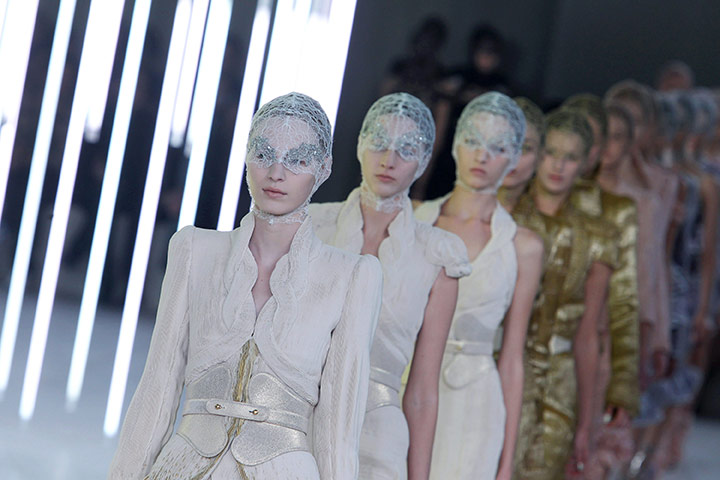 Paris Fashion Week : Alexander McQueen runway