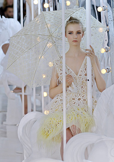 Paris Fashion Week : Model on a Merry-Go-Round