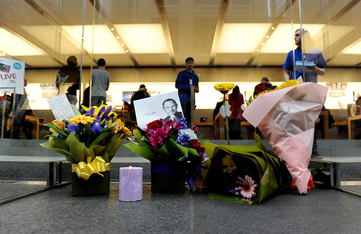 Steve Jobs Apple shrines: Sydney, Australia: Flowers left outside the Apple store on George Street