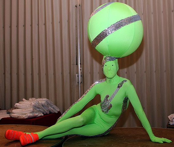 show-offs: A Performance By Andrey Bartenev