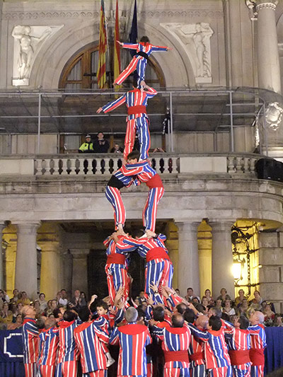 Campo update: Large human pyramid display