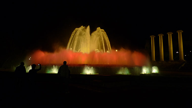 Campo update: Large fountain at night