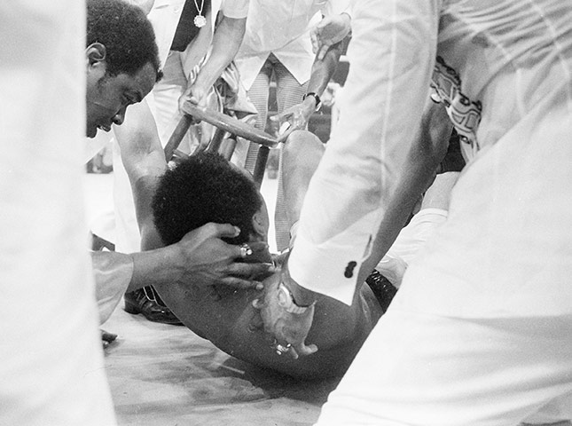 Thrilla in Manila: Ali collapses at the end of the 14th round
