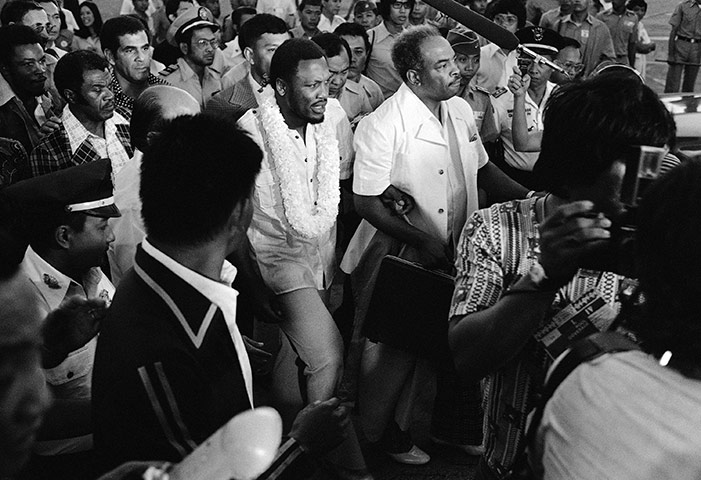 Thrilla in Manila: Joe Frazier arrives in Manila