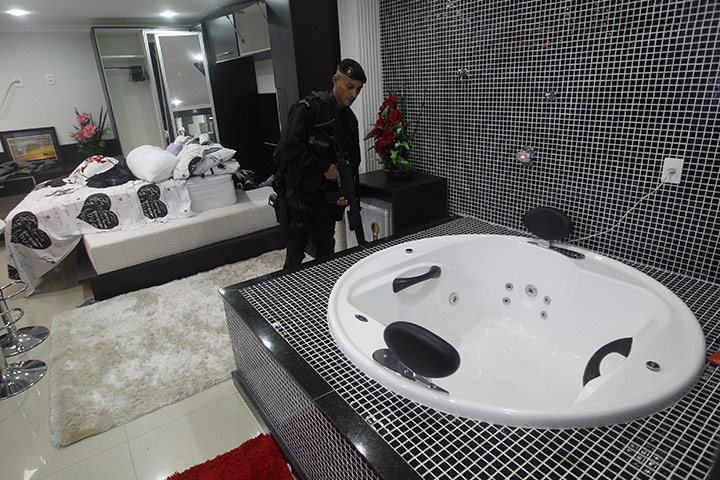 Rio raid: Brazil's police inspect the house of drug trafficker Sandro Luis Amorim