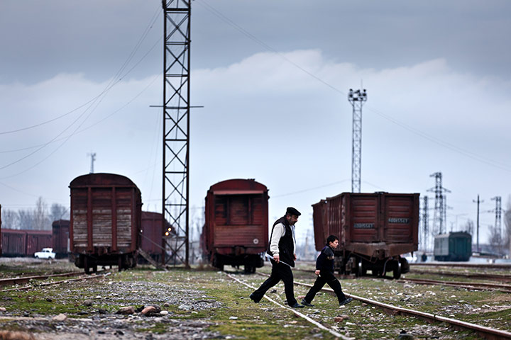 After the thaw: Azerbaijan: Interanlly displaced people in Dordyol by trains they call home