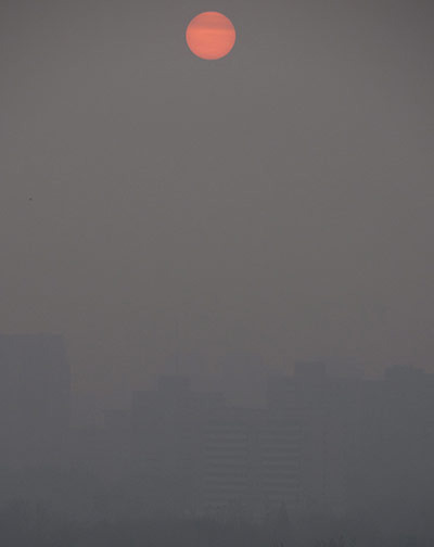 24 hours in pictures: air pollution in Beijing, China