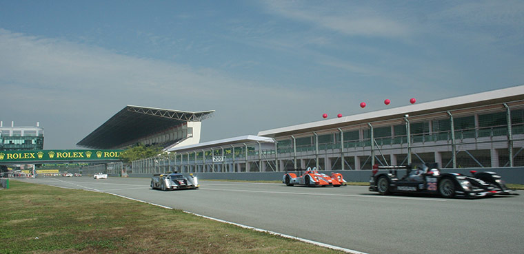 ILMC : The cars go flat out into turn 1 at Zhuhai in the ILMC