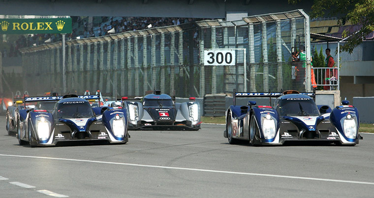 ILMC : The cars power down the Start/Finish straight as the race gets underway 