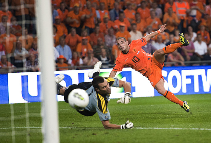 Euro 2012 qualifiers: Holland's Wesley Sneijder scores against San Marino