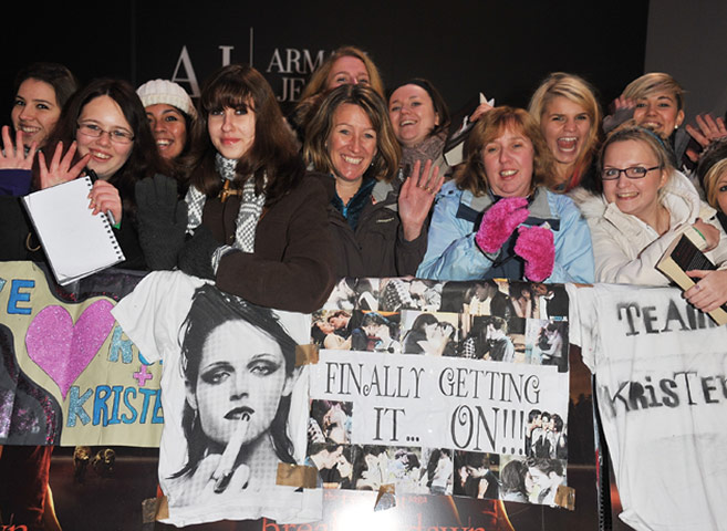 Twilight London premiere: The Twilight Saga: Breaking Dawn Part 1 - UK Premiere - Inside Arrivals