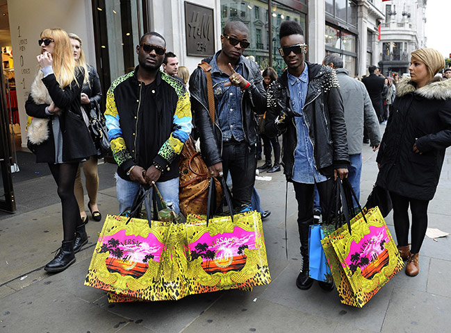 Versace H&M: Friends outside Versace for H&M