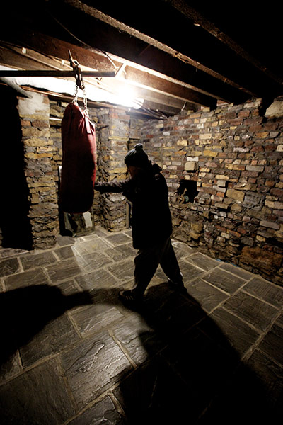 Liam Walsh: Liam Walsh training in the basement home gym