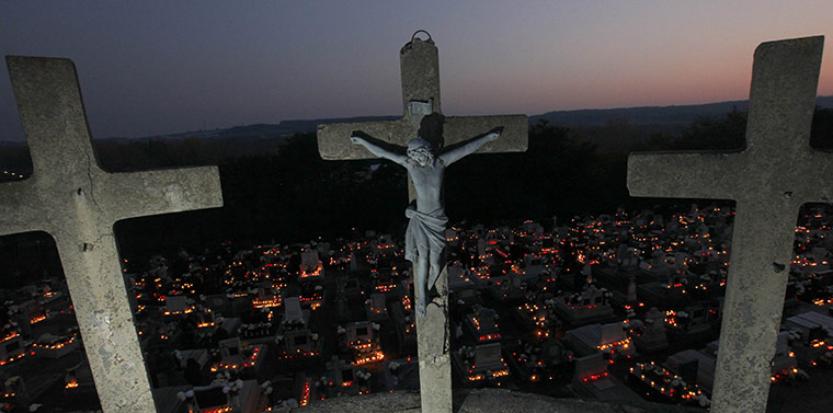 All saints day: People place grace lamps at tombs in a cemetery in Mogyorod