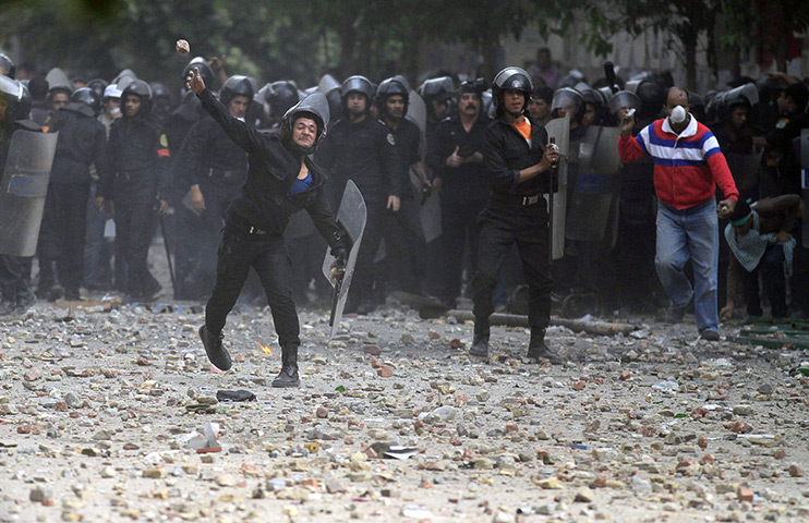 Cairo protests: Egyptian riot police throw stones near the interior ministry, airo