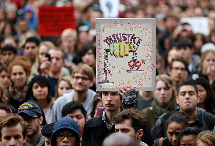 24 hours in pictures: Davis, US: Occupy protestors hold signs