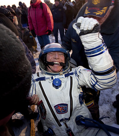 Soyuz landing Kazakhstan : US Michael Fossum to get out off the Soyuz capsule minutes after landing