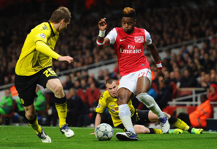 Wed Champions League: Alex Song on a mazy run through the Dortmund defence