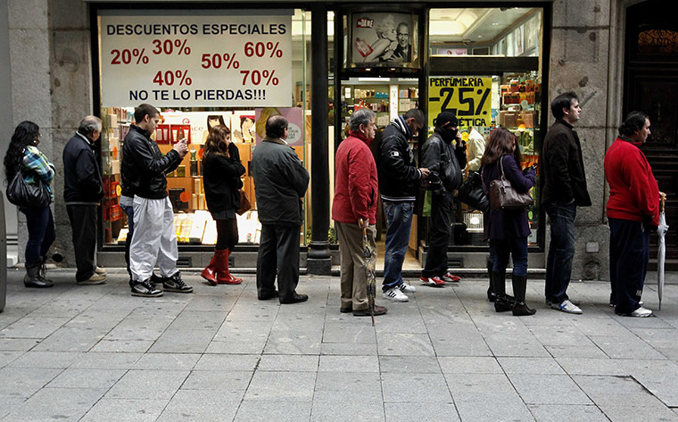 Week in Business: People queue up to buy El Gordo Christmas lottery tickets in Madrid 
