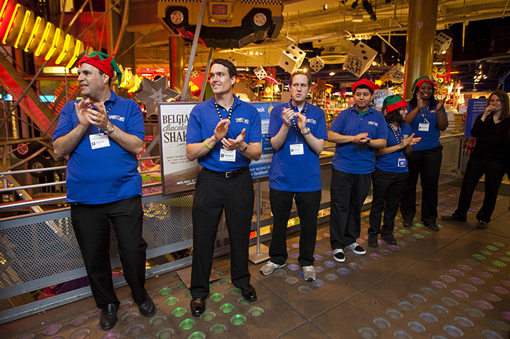 black friday: Toys R' Us employees applaud  Black Friday bargain hunters 