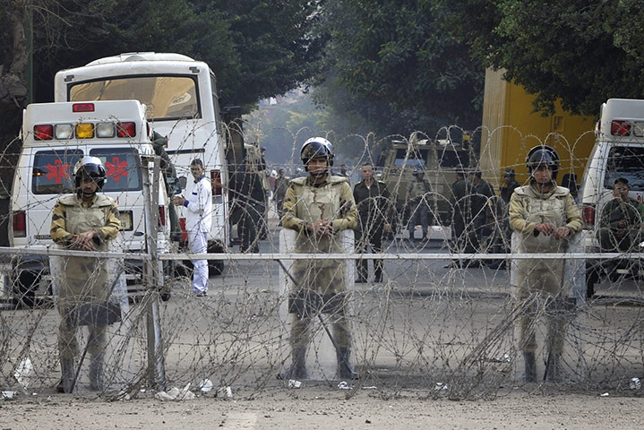 Tahrir Square: Soldiers stand guard