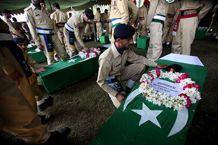 Pakistan NATO raids: Pakistani soldier pay tributes to their colleagues who lost their lives