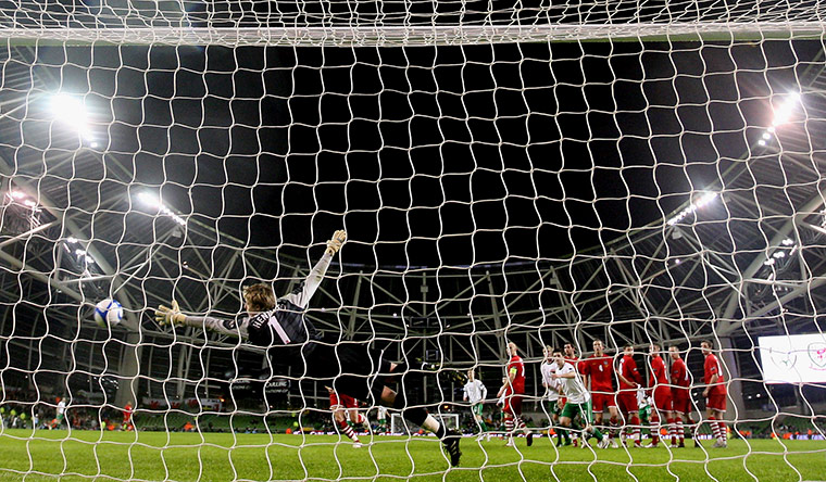 Gary Speed career: Republic of Ireland v Wales in the Carling Nations Cup