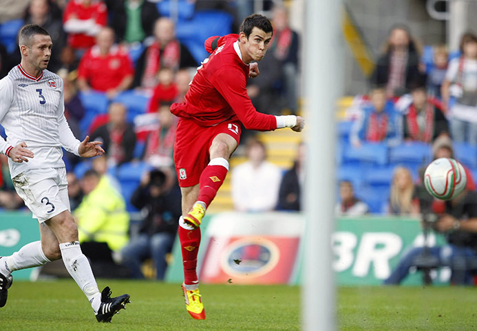 Gary Speed career: Gareth Bale scores for Wales against Norway