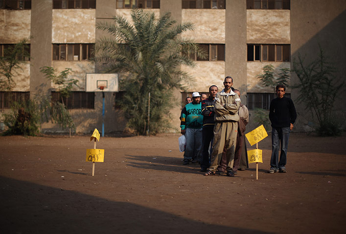 Elections in Egypt: Voters line up outside a polling station in the Shubra district