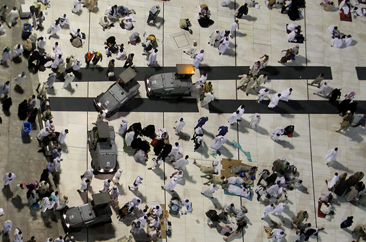 24 hours in pictures: haj pilgrims