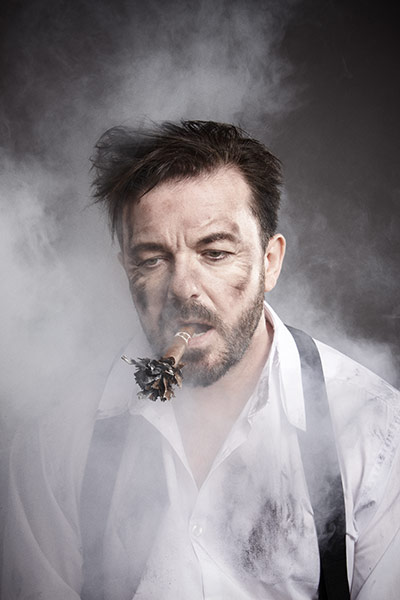 Ricky Gervais: Ricky Gervais: cigar2