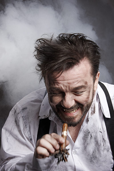 Ricky Gervais: Ricky Gervais: cigar3