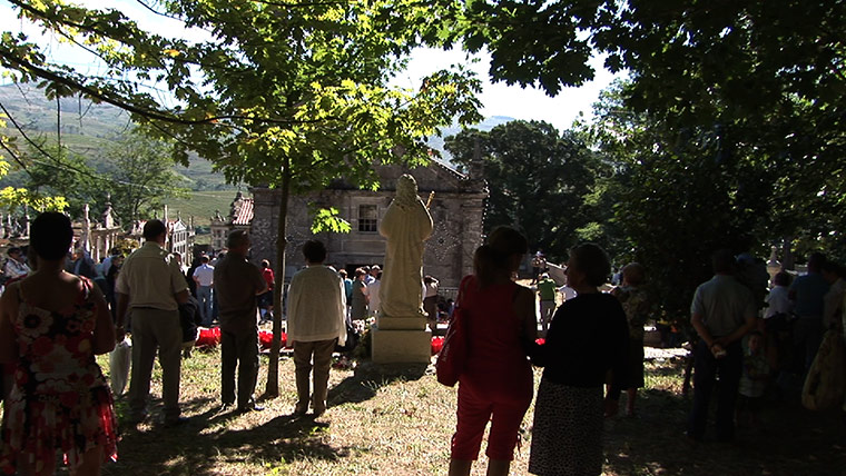 Exhibitionist 03/12: Bridget Smith We Must Live exhibitionist